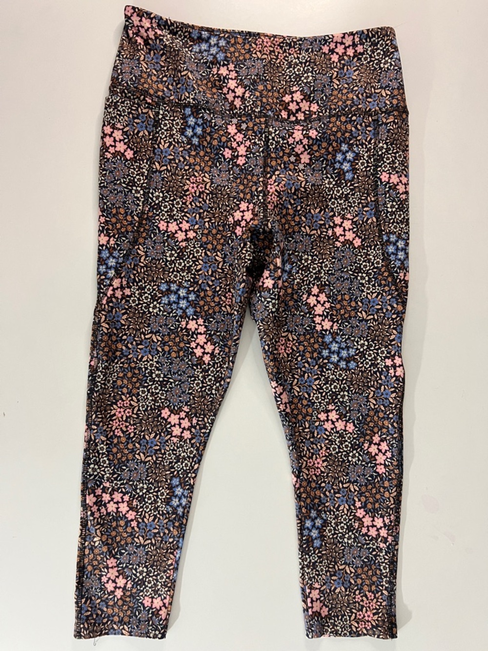 Danskin Women’s Floral Print Athletic Cropped Leggings - in size Large